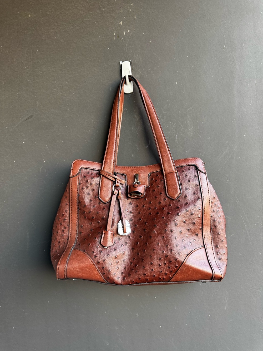 London Fog brown ostrich-embossed faux leather shoulder bag